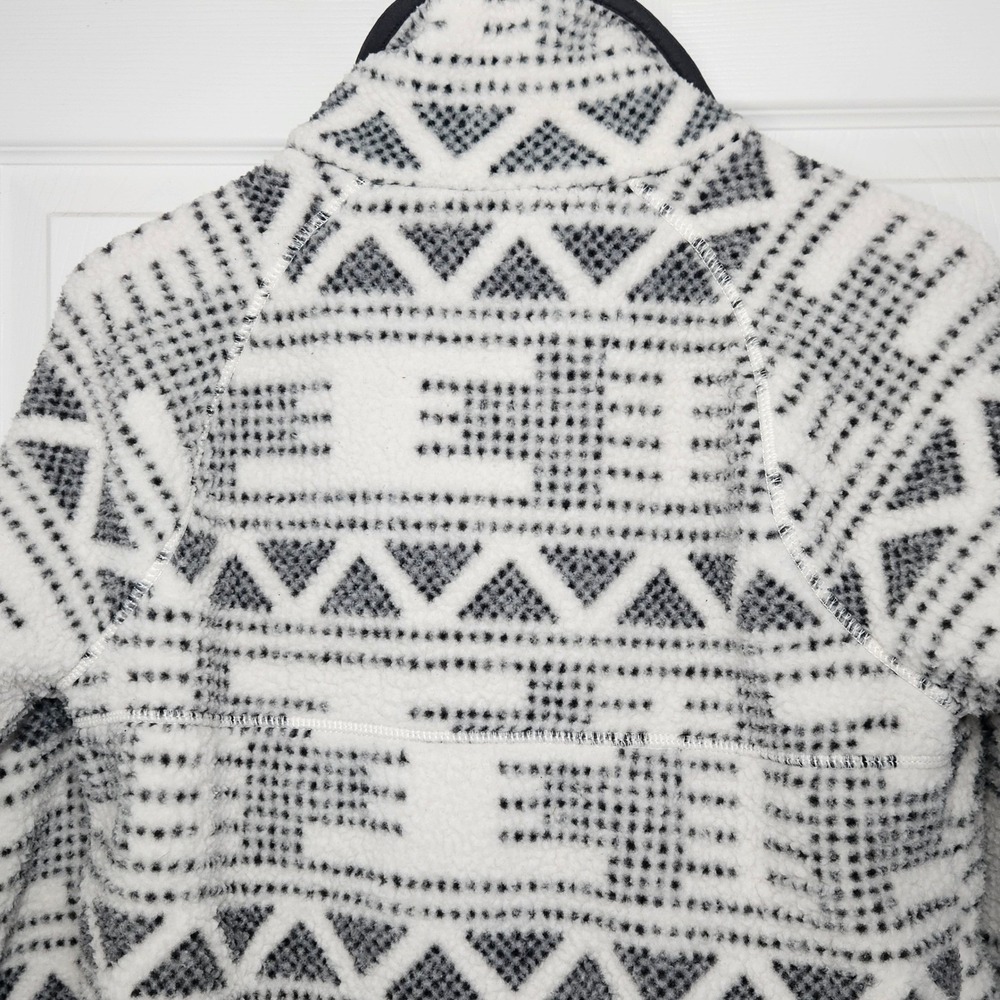 Carhartt Womens Relaxed Fit Fleece Pullover Geometric Tribal Print Sherpa  Small - Picture 6 of 9